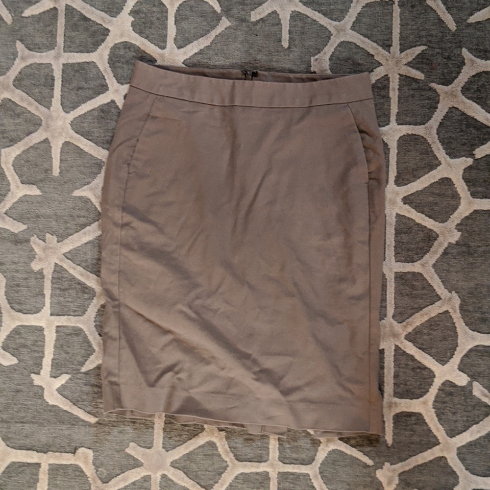 GAP beige pencil skirt 🍁